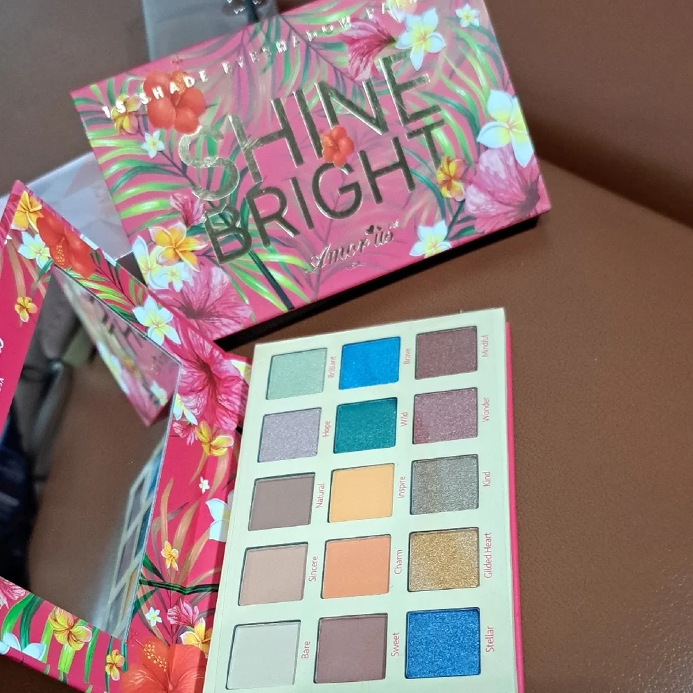 Vibrant Cream and Pink Eyeshadow Palette Makeup Collection